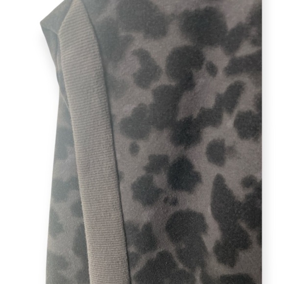 ALL in MOTION printed sweatshirt // L - Picture 3 of 7